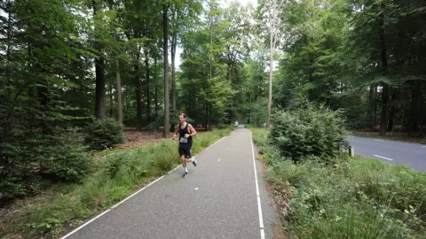 Midzomermarathon Apeldoorn: zomers hardlopen door groen Apeldoorn