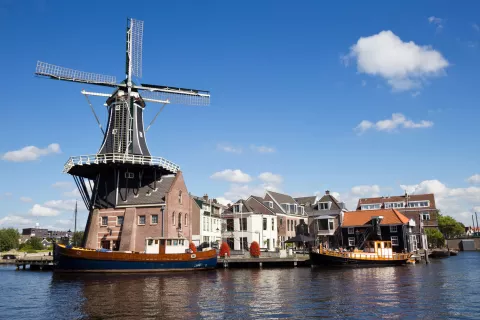 Grachtenloop Haarlem 2025: sfeervolle avondrun langs het Spaarne